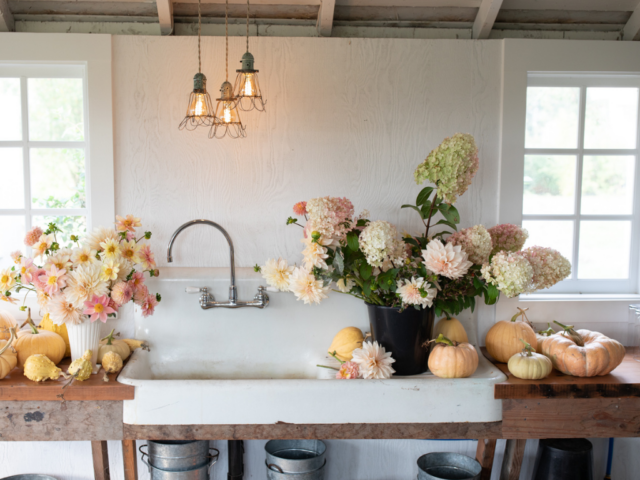 A white sink with bouquets of flowers